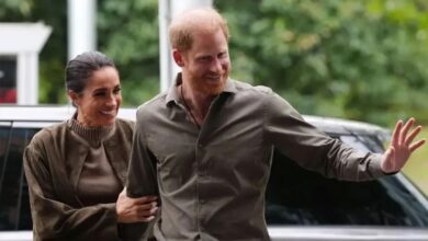 Meghan Markle And Prince Harry Appear On Edge During Crowded Museum Arrival