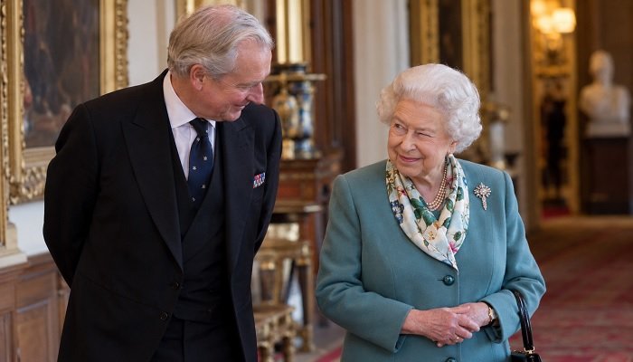Royal Family Mourns Death of Queen Elizabeth's Beloved Palace Aide Who Shared Her Private Joke